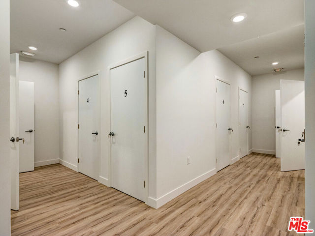 338 N Mariposa Avenue, Los Angeles CA: https://media.crmls.org/mediaz/80d79525-b1d6-4e0a-b193-b3876dd9b509.jpg