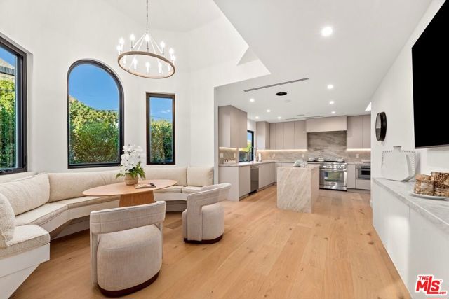 100 S La Jolla Avenue, Los Angeles CA: https://media.crmls.org/mediaz/80d7f012-39fe-4325-bf19-159b9be6cb1d.jpg