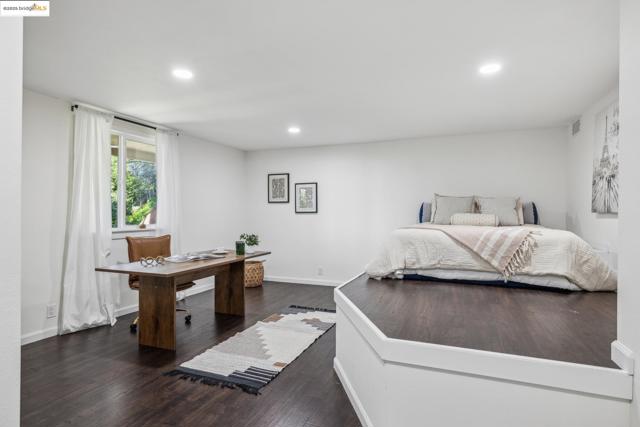 6605 Ascot Dr., Oakland CA: https://media.crmls.org/mediaz/80d85f8e-496e-446f-b8a0-647f0f562703.jpg