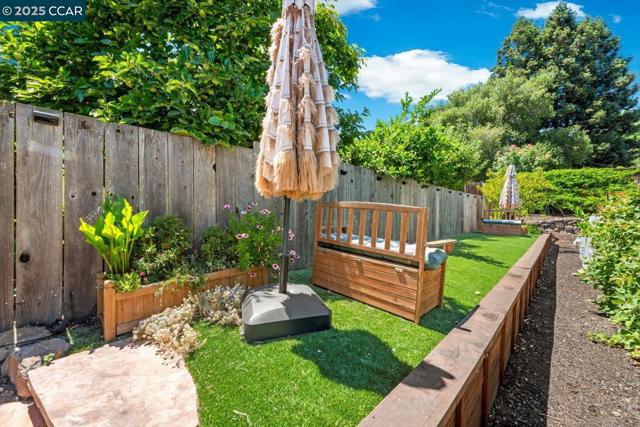 3121 Del Oceano Dr, Lafayette CA: https://media.crmls.org/mediaz/80d860e6-eac4-4323-8dd5-dc7ccbb434c9.jpg