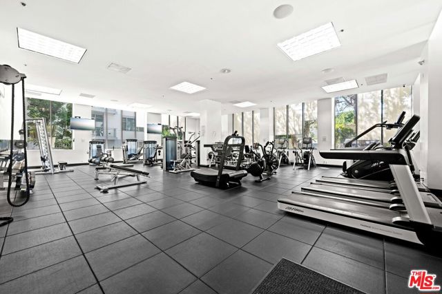 10724 Wilshire Boulevard, Los Angeles CA: https://media.crmls.org/mediaz/80d8e441-7647-4816-978d-67463f7043cd.jpg