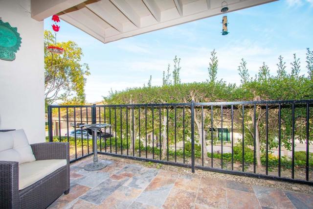 17453 Plaza Cerado, San Diego CA: https://media.crmls.org/mediaz/80d92b09-8c7a-4591-bb18-588422a0b331.jpg