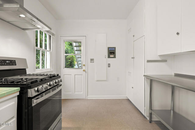 1750 E Villa Street, Pasadena CA: https://media.crmls.org/mediaz/80d9c669-6f28-4e3b-b98b-0e2bea019b98.jpg