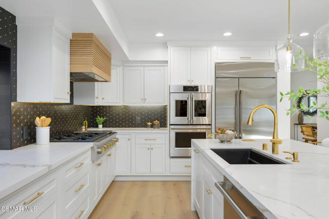 1324 La Granada Drive, Thousand Oaks CA: https://media.crmls.org/mediaz/80da7f33-ecaa-4a97-b9a9-d31cdeee0cf8.jpg