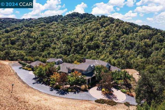 8 Julianna Court, Moraga CA: https://media.crmls.org/mediaz/80dacf04-a770-4944-a417-dddedbe92ac1.jpg