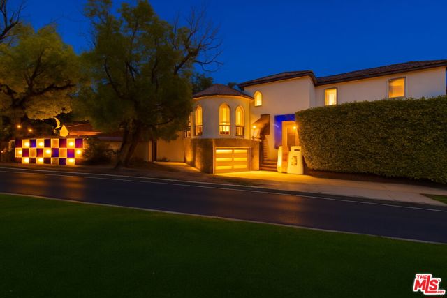 2240 Hillhurst Avenue, Los Angeles CA: https://media.crmls.org/mediaz/80db5be3-75e2-4090-adb3-a1d19c9524fb.jpg