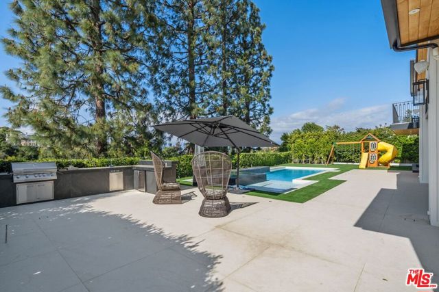 16015 Valley Wood Road, Sherman Oaks CA: https://media.crmls.org/mediaz/80db6124-5801-4136-a6bd-7099bc78d8e9.jpg