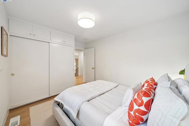 201 Amherst Ave, Kensington CA: https://media.crmls.org/mediaz/80dba146-a145-4053-8e57-ee5aa4c5335e.jpg