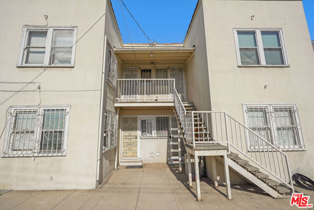 763 N Heliotrope Drive, Los Angeles CA: https://media.crmls.org/mediaz/80dbe22e-9256-434e-a59b-e7f77a2cb4ce.jpg