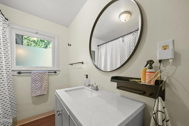 Detail Gallery Image 17 of 36 For 3961 Cumberland Ave, Los Angeles,  CA 90027 - 3 Beds | 2 Baths