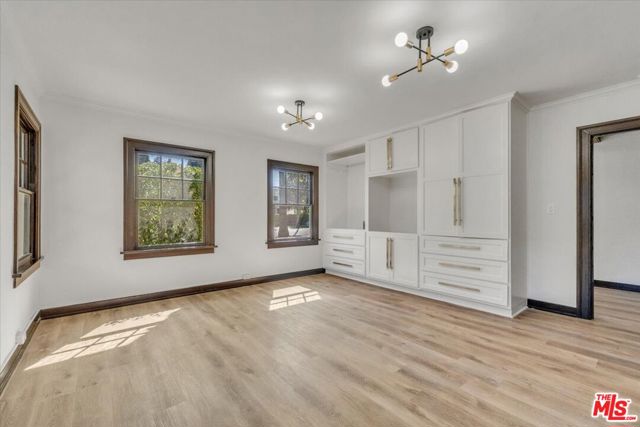 626 N Canon Drive, Beverly Hills CA: https://media.crmls.org/mediaz/80dc3890-0a27-4377-accc-89359fe846c1.jpg