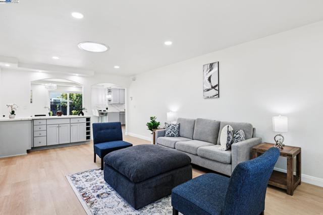 36302 Frobisher Dr, Fremont CA: https://media.crmls.org/mediaz/80dd8a24-f7e3-4ac0-abd0-a1b0ef84f385.jpg