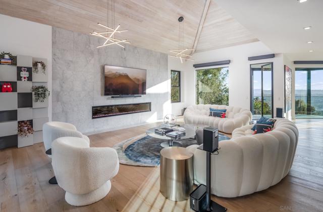 3240 Piragua St, Carlsbad CA: https://media.crmls.org/mediaz/80ddd838-92d7-44e9-a1c4-ab2e150890bc.jpg