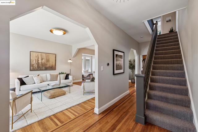 4015 Rhoda Ave, Oakland CA: https://media.crmls.org/mediaz/80ddd94c-2f33-4e0c-9aa2-8f271237610b.jpg