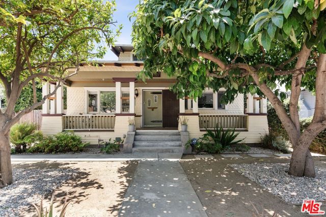 2130 W 27th Street, Los Angeles CA: https://media.crmls.org/mediaz/80ddf1d8-cc72-4f50-910a-7c3b47b7918c.jpg