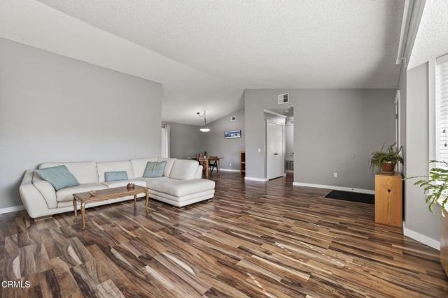 11881 Silver Spur Street, Ojai CA: https://media.crmls.org/mediaz/80ddf44e-c3ab-4b2e-83fb-0eff2a18f3e5.jpg