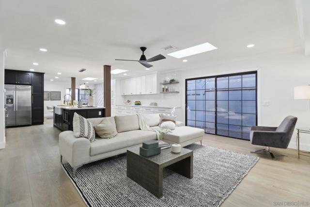 4367 Summit Dr, La Mesa CA: https://media.crmls.org/mediaz/80de421a-9a0d-4bbc-8dd7-941fbfaf2da4.jpg