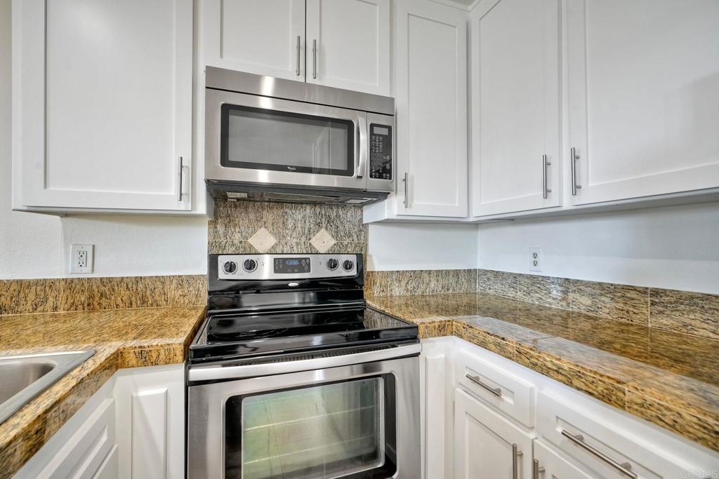 2251 Altisma Way - photo 11