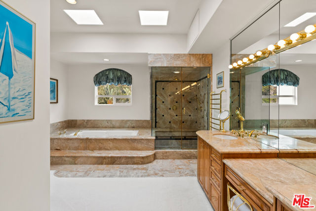 6400 Kanan Dume Road, Malibu CA: https://media.crmls.org/mediaz/80ded5b6-8e98-4ead-bf40-65074c797b4b.jpg