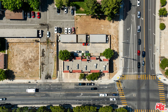 102 E Lancaster Boulevard, Lancaster CA: https://media.crmls.org/mediaz/80df1691-d16a-4d69-877f-9779e4c2605a.jpg