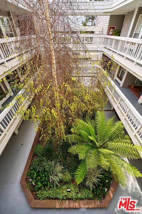 13078 Mindanao Way, Marina del Rey CA: https://media.crmls.org/mediaz/80df4468-a1bf-428f-9953-f77c7332e349.jpg