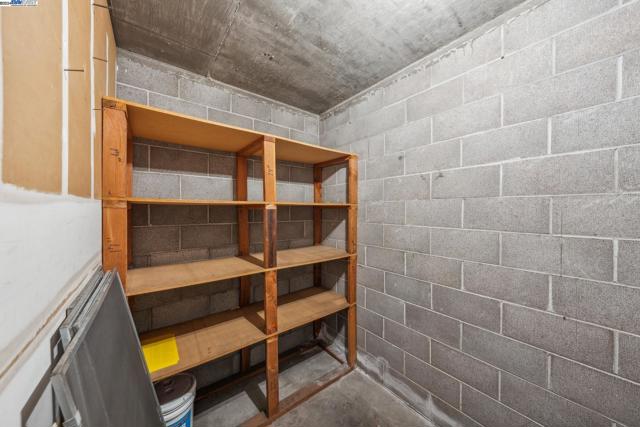 2106 Otis Dr, Alameda CA: https://media.crmls.org/mediaz/80df9378-482b-4ac5-90dc-2366c529a5ff.jpg