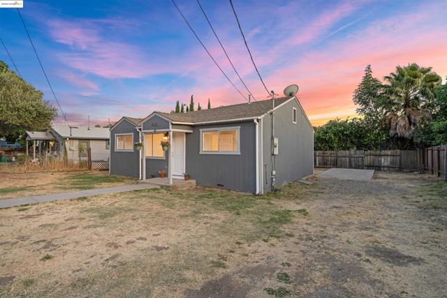 4040 Ellis Rd, Martinez CA: https://media.crmls.org/mediaz/80df9e40-a0d9-4d9e-94a1-944323aa24ce.jpg