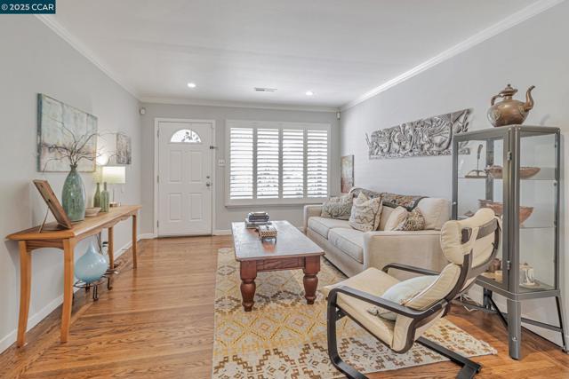 5411 Garvin Ave, Richmond CA: https://media.crmls.org/mediaz/80dfee5a-8121-4f15-947a-d8493d1b2fc2.jpg