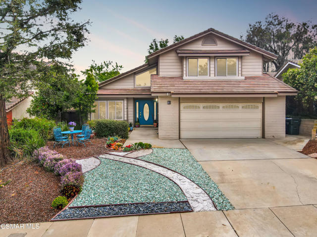 48 Herringbone Court, Newbury Park CA: https://media.crmls.org/mediaz/80e06535-a665-4aa4-b1ad-1f4cec5ecf9a.jpg