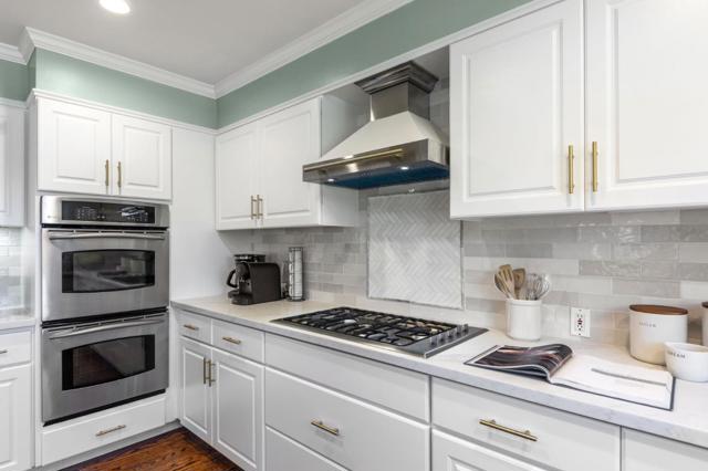 401 Hillsborough Boulevard, Hillsborough CA: https://media.crmls.org/mediaz/80e07665-d097-4094-8b20-aefcfc548fc1.jpg