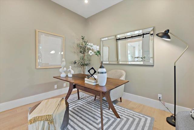 900 Roble Avenue, Menlo Park CA: https://media.crmls.org/mediaz/80e0c7f3-b3b1-450a-8a12-98cdfb7a2727.jpg
