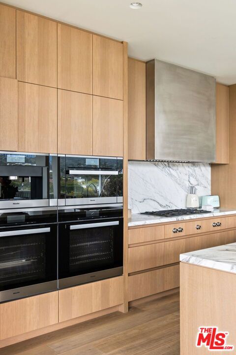 8899 Beverly Boulevard, Los Angeles CA: https://media.crmls.org/mediaz/80e1a9b1-773e-4270-b7c7-6a41ba870a41.jpg