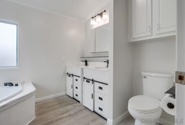 1010 E Bobier, Vista CA: https://media.crmls.org/mediaz/80e244c0-b937-4df7-b5d0-b13a94ee1543.jpg
