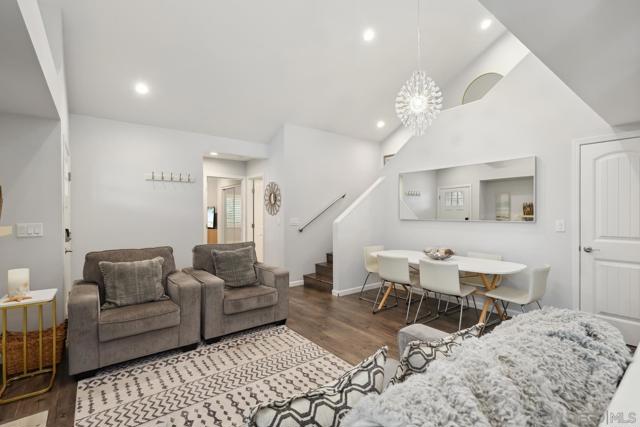 6951 Quiet Cove Dr, Carlsbad CA: https://media.crmls.org/mediaz/80e33362-c8fc-486e-9e19-c6182a7235aa.jpg
