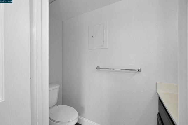 1974 Paradise Valley Ct, Tracy CA: https://media.crmls.org/mediaz/80e34ef1-5d8d-453c-9b63-99da300bda92.jpg