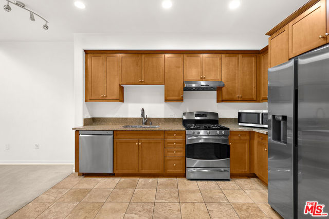 629 Traction Avenue, Los Angeles CA: https://media.crmls.org/mediaz/80e384be-2710-4daa-8d7f-75e245d548e2.jpg