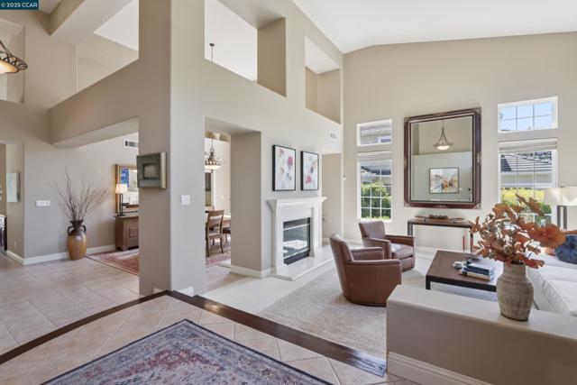 132 Victoria Pl, Danville CA: https://media.crmls.org/mediaz/80e39d9d-9992-422c-8220-a391a9f8d813.jpg