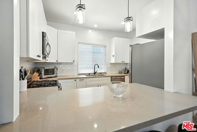 13012 Valleyheart Drive, Studio City CA: https://media.crmls.org/mediaz/80e3a2eb-9762-4f8a-8079-0655e44256d3.jpg