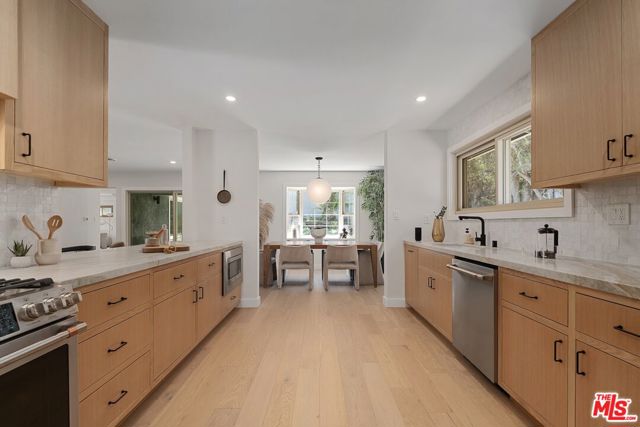 7248 W 88th Place, Los Angeles CA: https://media.crmls.org/mediaz/80e3c5fb-57d4-4b33-930b-8386f3212309.jpg
