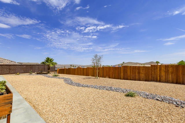 8680 Monument View Drive, Yucca Valley CA: https://media.crmls.org/mediaz/80e41283-4ca4-433b-89b0-36155e5e4e83.jpg