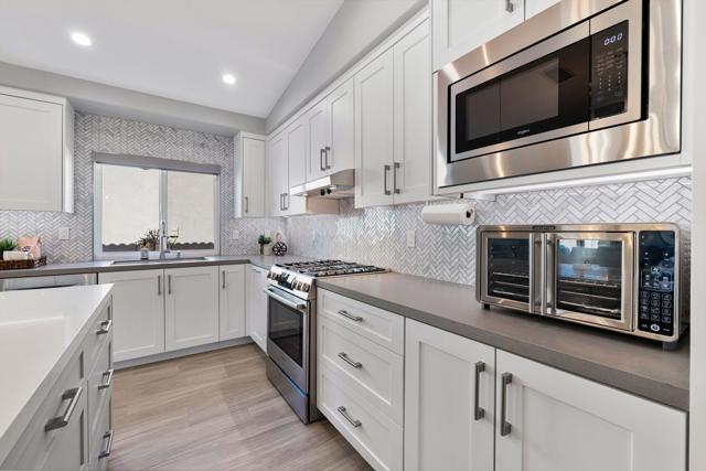49771 Lincoln Drive, Indio CA: https://media.crmls.org/mediaz/80e4ee56-6a31-4c0f-b45c-451988d53401.jpg