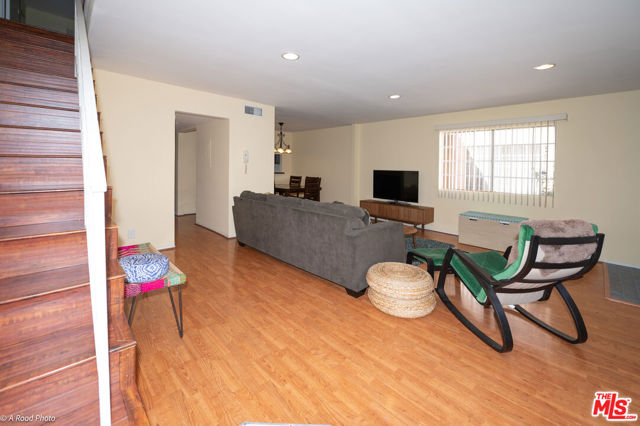 8744 DARBY Avenue, 8 photo 5