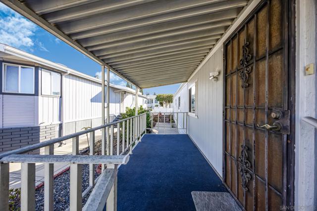 1600 Vista Way, Vista, California 92084, 2 Bedrooms Bedrooms, ,1 BathroomBathrooms,Residential,For Sale,Vista Way,250019765SD