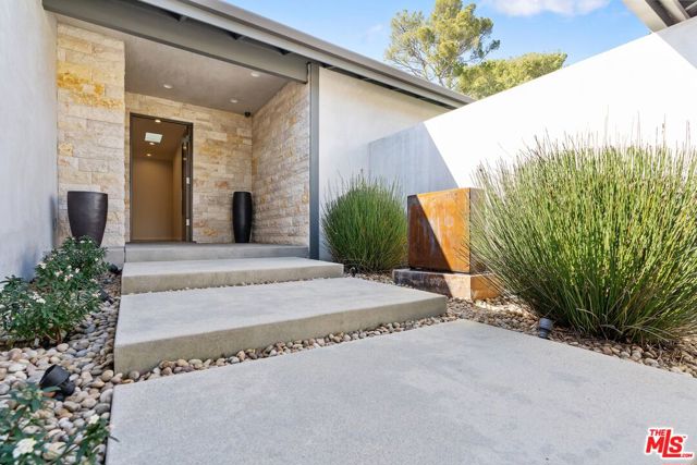 2829 Westbrook Avenue, Los Angeles CA: https://media.crmls.org/mediaz/80e612cb-4e01-4843-91fa-dc3b5e50be2f.jpg