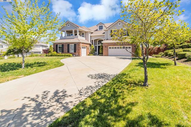 548 Wycombe Ct, San Ramon CA: https://media.crmls.org/mediaz/80e63bf8-0f7e-4936-9e7e-f22755bdded8.jpg