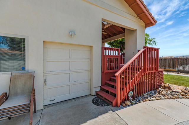 50 Schmidt Court, Hollister CA: https://media.crmls.org/mediaz/80e66b85-7e7d-46d8-a3ce-ac432556a715.jpg
