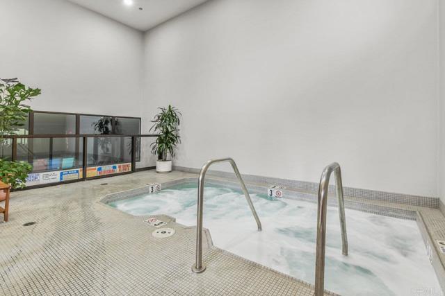 230 W Laurel Street, San Diego CA: https://media.crmls.org/mediaz/80e694e9-6bc2-4fae-9933-d56d6af54de9.jpg