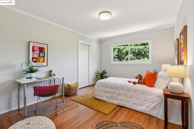 1023 Overlook Rd, Berkeley CA: https://media.crmls.org/mediaz/80e6a134-8d49-4878-a624-cd93167df2c1.jpg