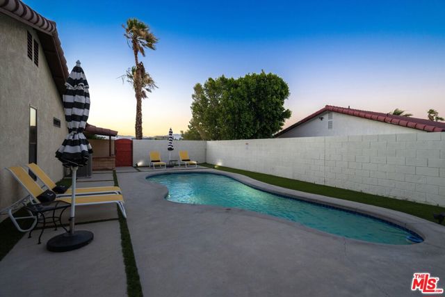 401 E San Rafael Drive, Palm Springs CA: https://media.crmls.org/mediaz/80e6a61f-3e27-47cb-8127-6f57eaf5b039.jpg
