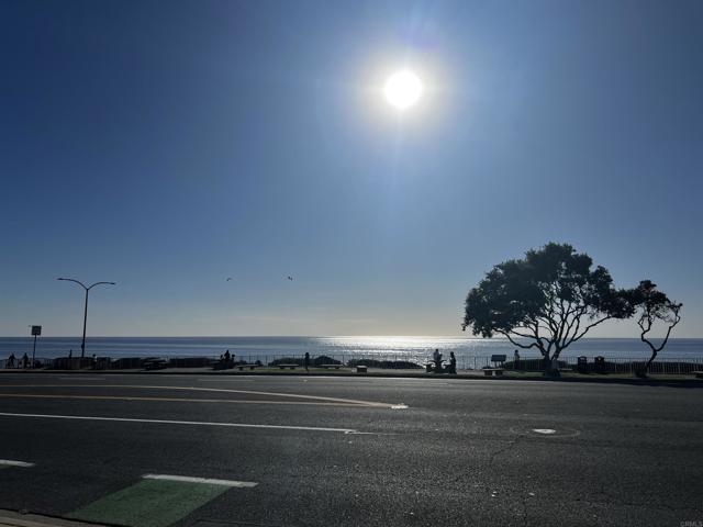 Detail Gallery Image 3 of 40 For 159 Redwood Ave. #B,  Carlsbad,  CA 92008 - 2 Beds | 1/1 Baths